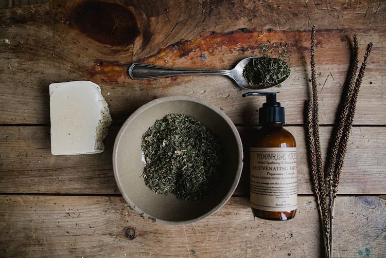 Wake up tired skin with our mint-lavender fusion. Dermatologist-tested to reduce redness by 41% while deeply cleansing pores. Ideal for sensitive, oily, and combination skin—zero synthetic fragrances.